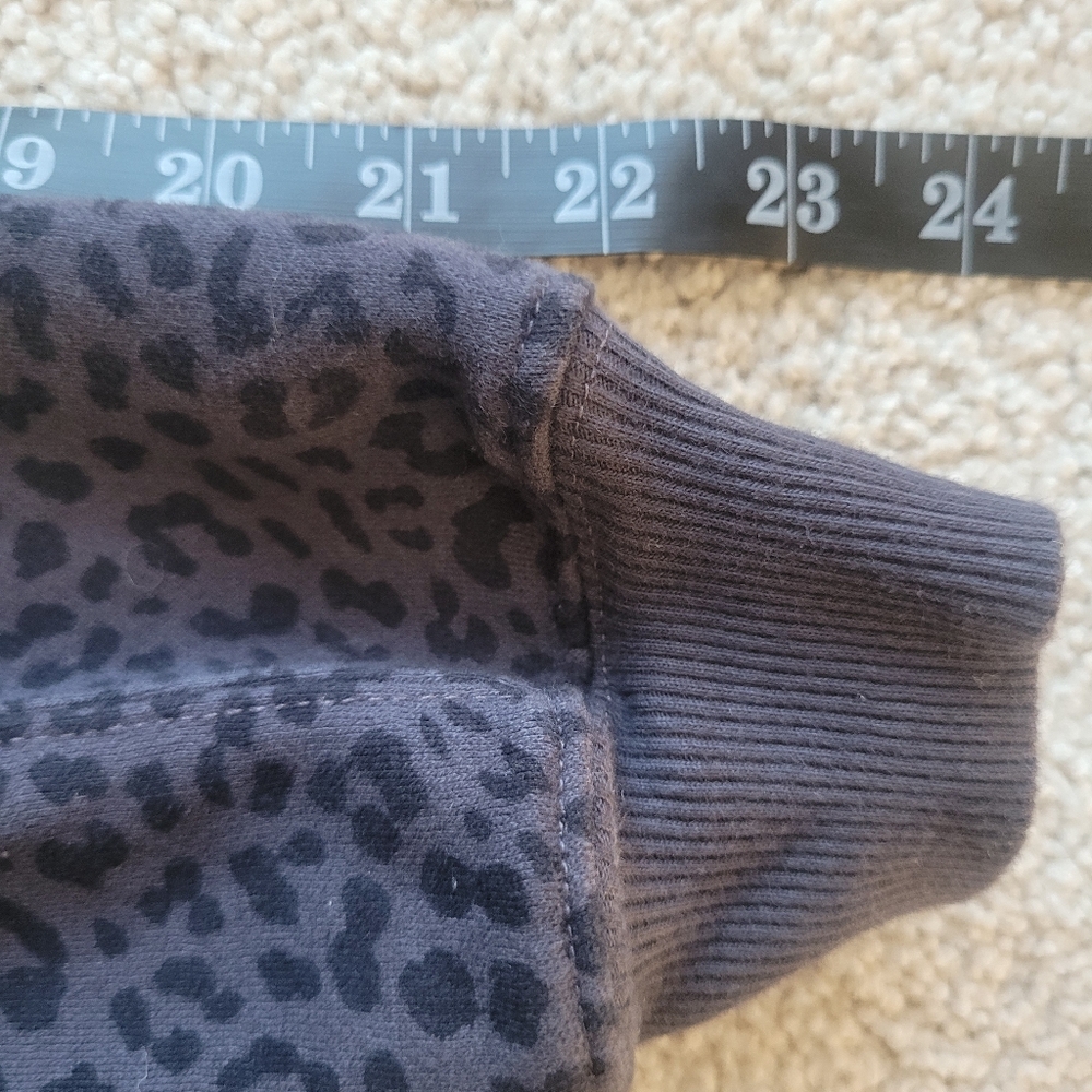 Fabletics Forever Fleece Lined 1/2 zip Comfy Leopard Gray Sweatshirt Small - Picture 6 of 9